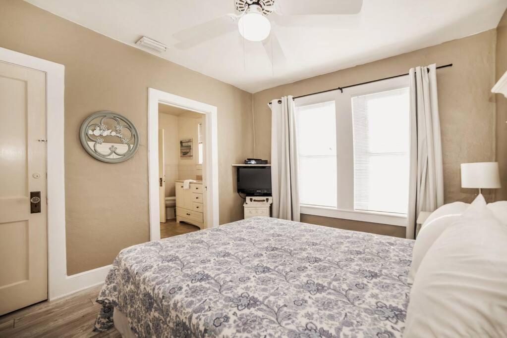 Beautiful Waterfront Beach Cottage. Sleeps 6 Clearwater Beach Ngoại thất bức ảnh