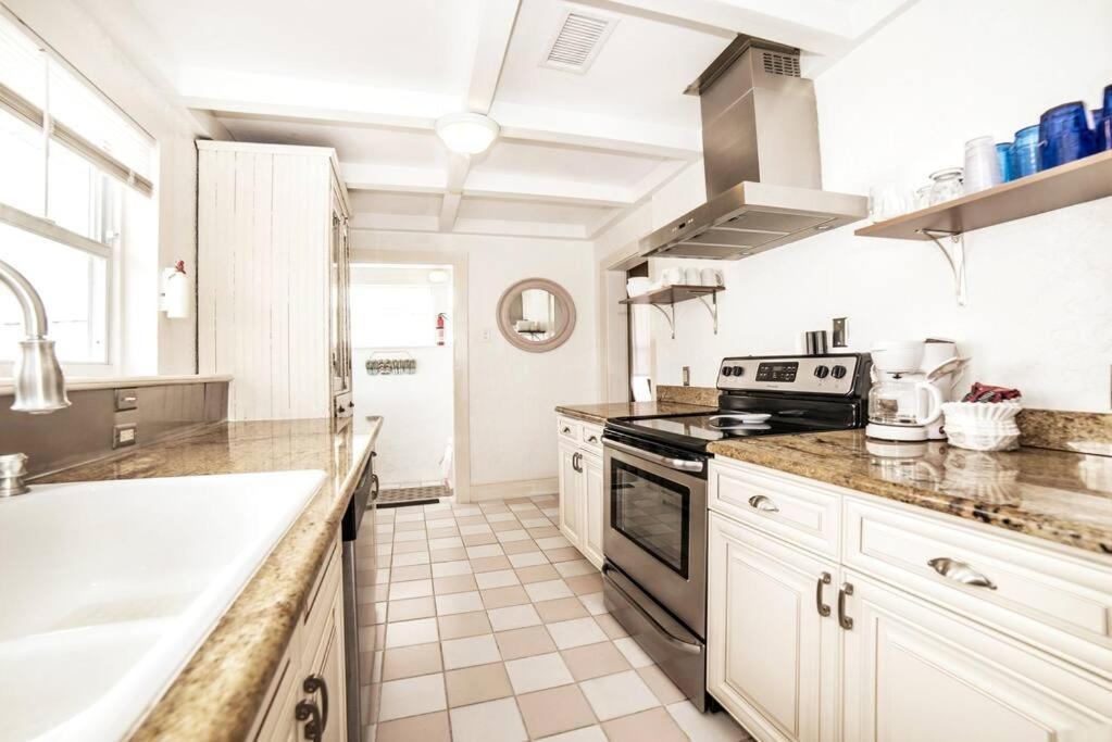 Beautiful Waterfront Beach Cottage. Sleeps 6 Clearwater Beach Ngoại thất bức ảnh